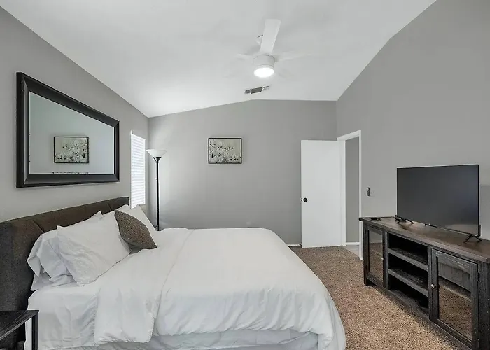 Holiday home Desert Retreat Modern 3br Bath Long Term